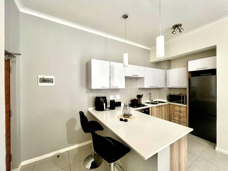 Modern Elegance: 1-Bedroom Gem with Balcony & Braai - Photo 2