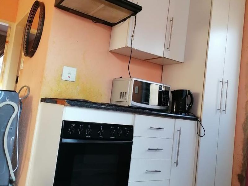 A stunning ready to move in 2 Bedroom House - Photo 6