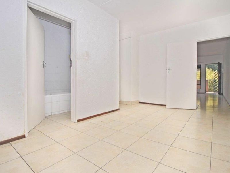 A CHARMING ONE BEDROOM UNFURNISHED APARTMENT - Photo 9