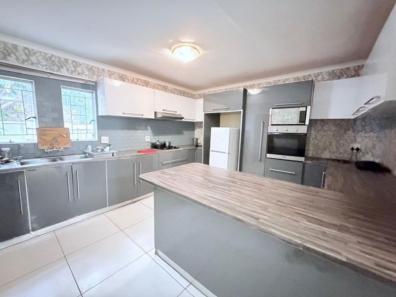 🏡✨ TO RENT | Elegant Family Home in Hochland Park (Tauben Glen) ✨🏡 - Photo 3