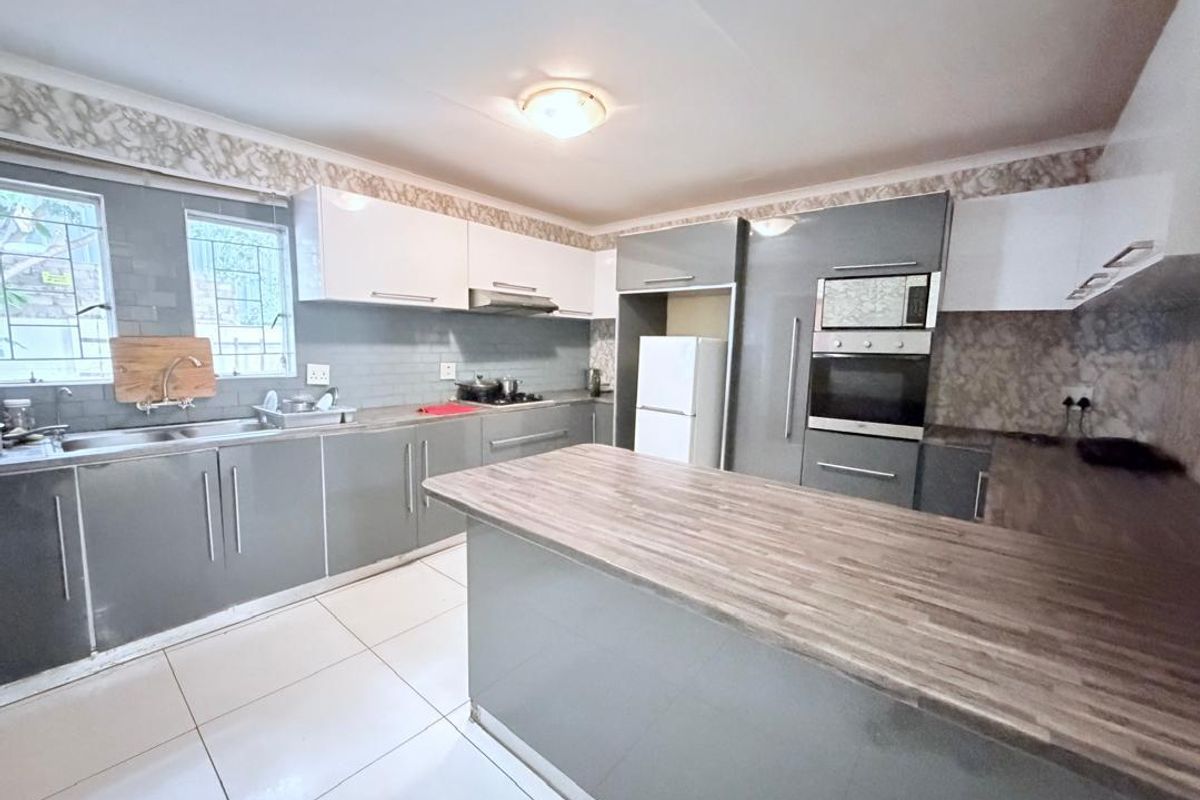 🏡✨ TO RENT | Elegant Family Home in Hochland Park (Tauben Glen) ✨🏡 - Photo 3