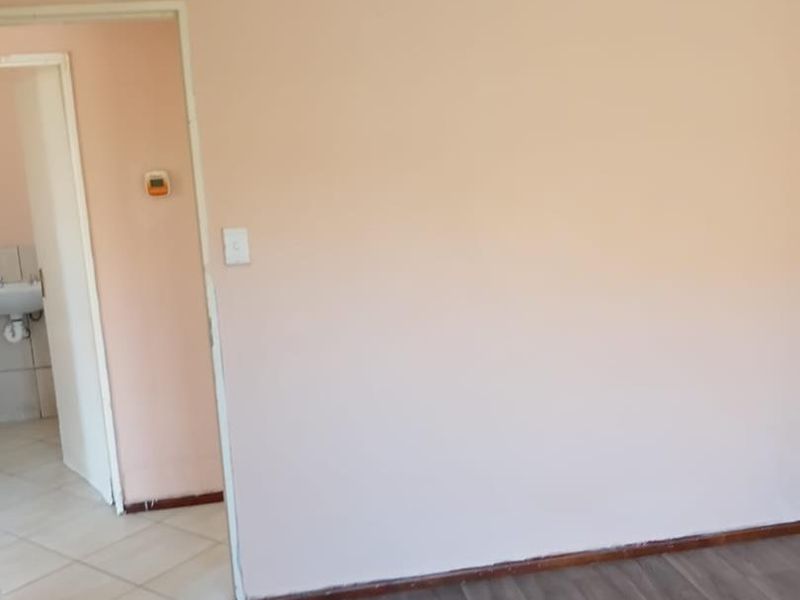 Montclair Gem: 2-Bed Home + 4 Flats! Secure & Convenient! - Photo 6