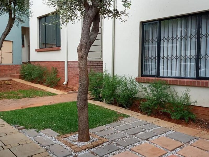 2 Bedroom Garden Aprtment for Sale in Greenstone Hill - Photo 3