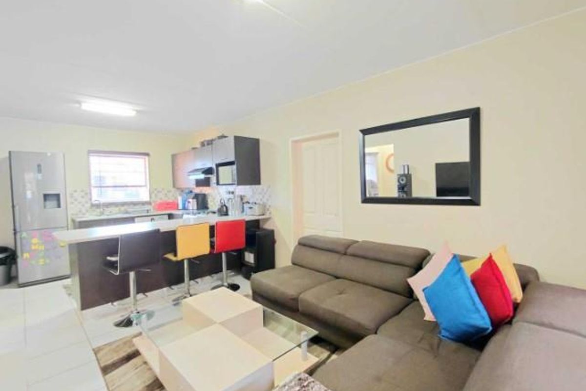 2-bedroom, 2-bathroom, 1st floor apartment for Sale in Honeypark - Photo 2