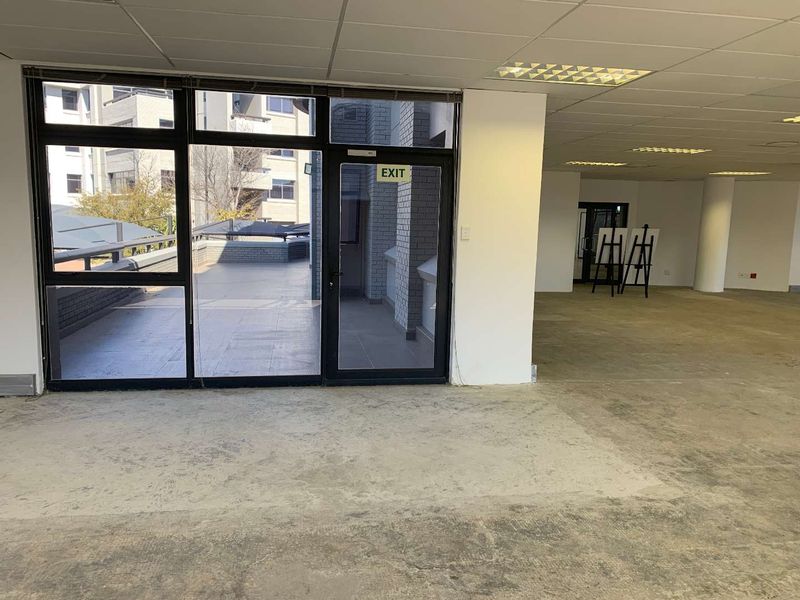 319m2 Ground Floor Office Space To Let at 11 Naivasha Road, Sunninghill - Photo 7
