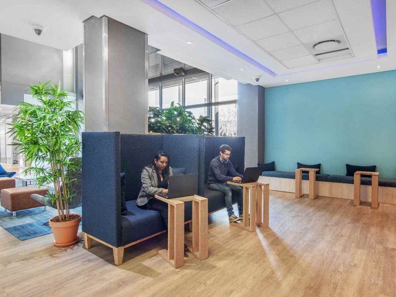 Tailor-made dream offices for 2 persons in Spaces Design Quarter. - Photo 4