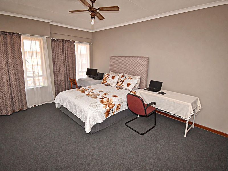 Third Floor Apartment - Photo 7