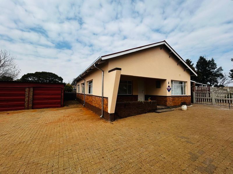 Home & Flatlet Combo - Photo 1