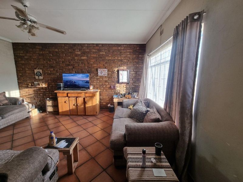 Three bedroom duplex in Middelburg Central - Photo 3