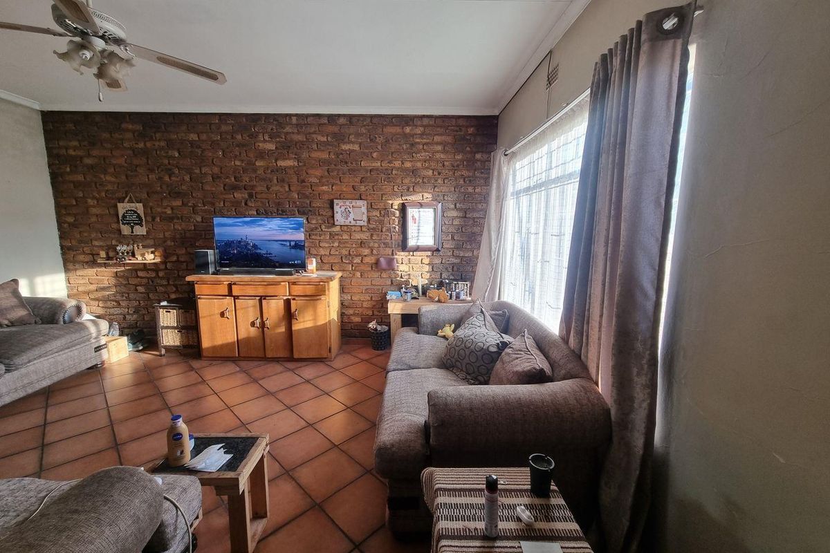Three bedroom duplex in Middelburg Central - Photo 3
