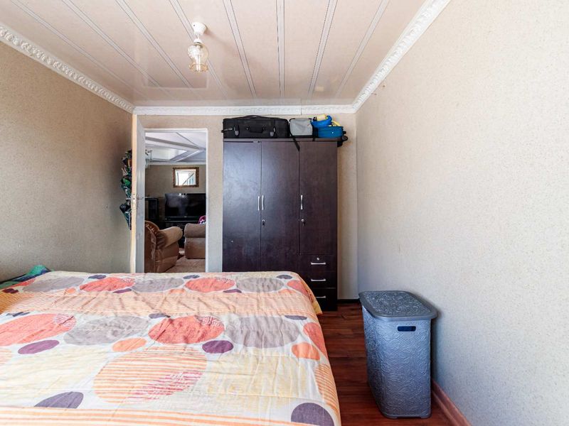 3 Bedroom Modern family home in Kwanobuhle, Uitenhage - Photo 10