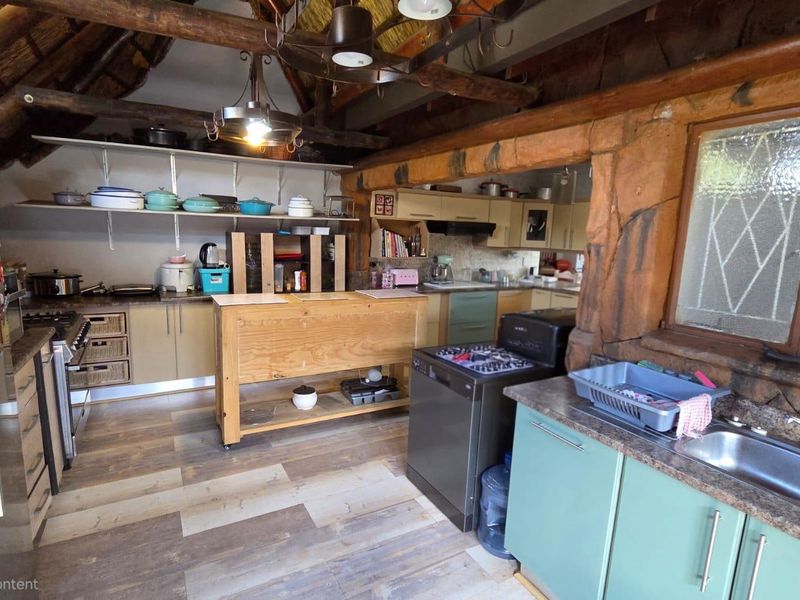 "Live Off-Grid Luxury: Solar Power & Borehole Freedom" - Photo 6