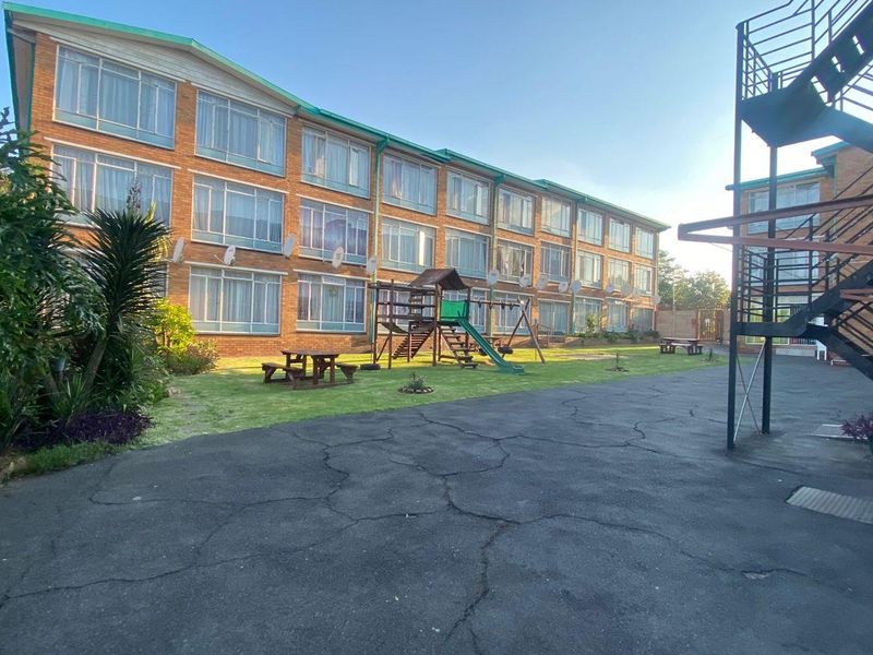 Two bedroom Ground floor unit up for grabs - Photo 2