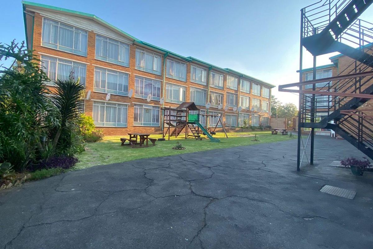 Two bedroom Ground floor unit up for grabs - Photo 2