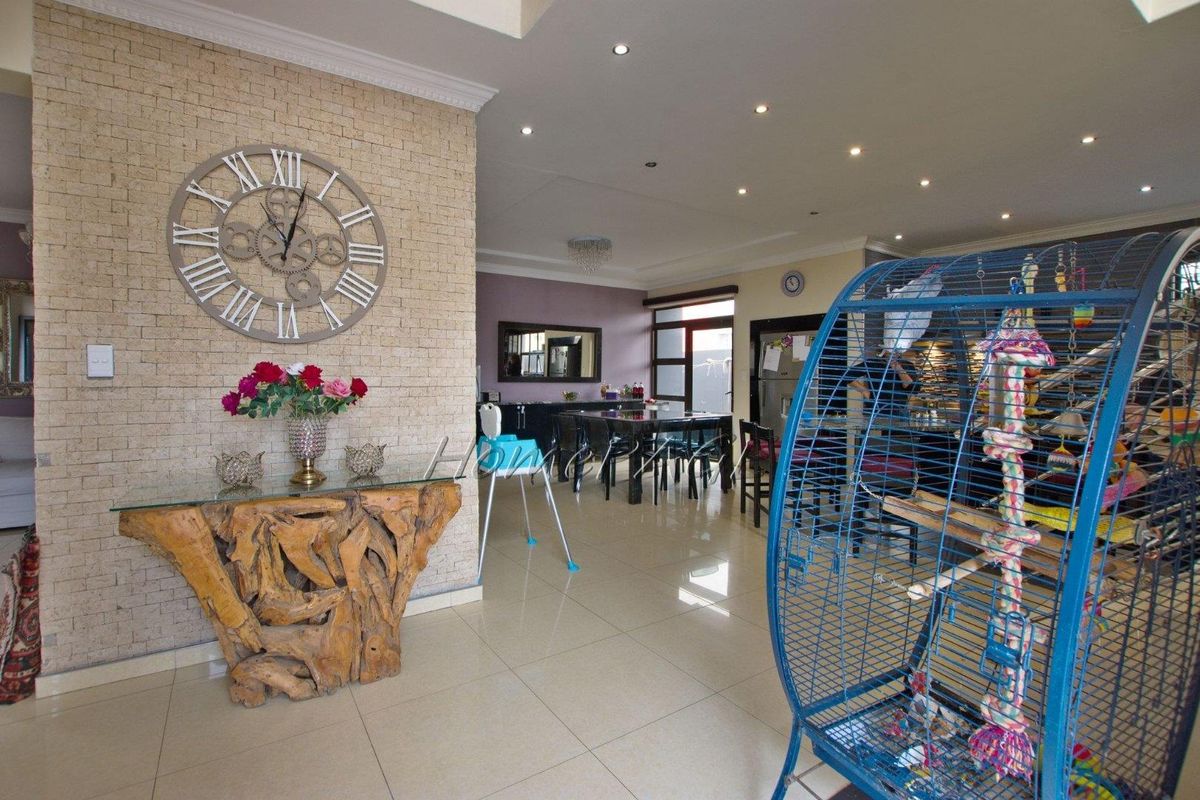 Fairway Estate, Walvis Bay:  Upmarket 5 Bedr Home is for Sale - Photo 3