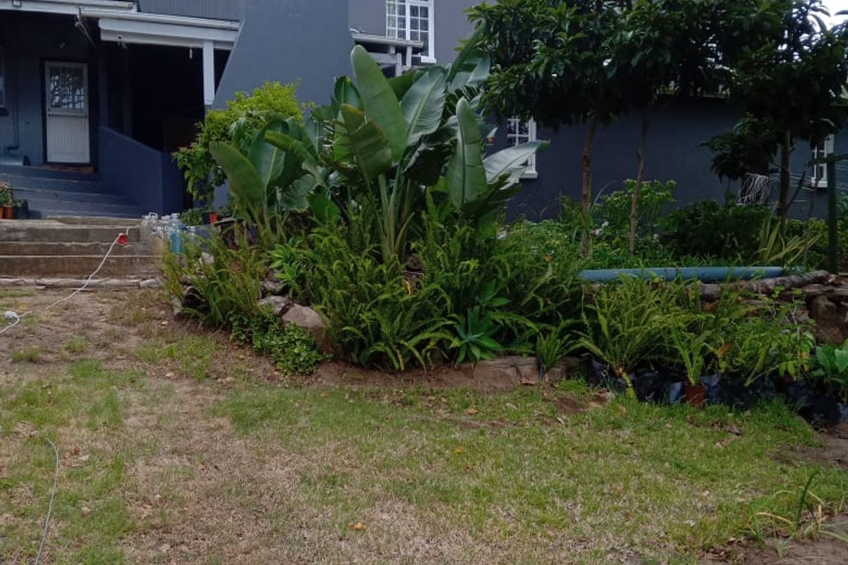 CHARM AND CHARACTER - Photo 5