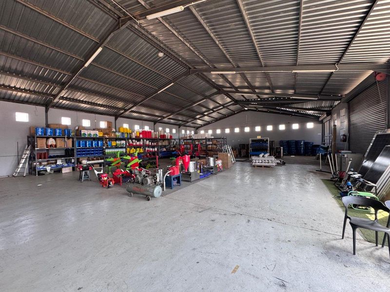 Warehouse To Let In Northern Industrial - Photo 2