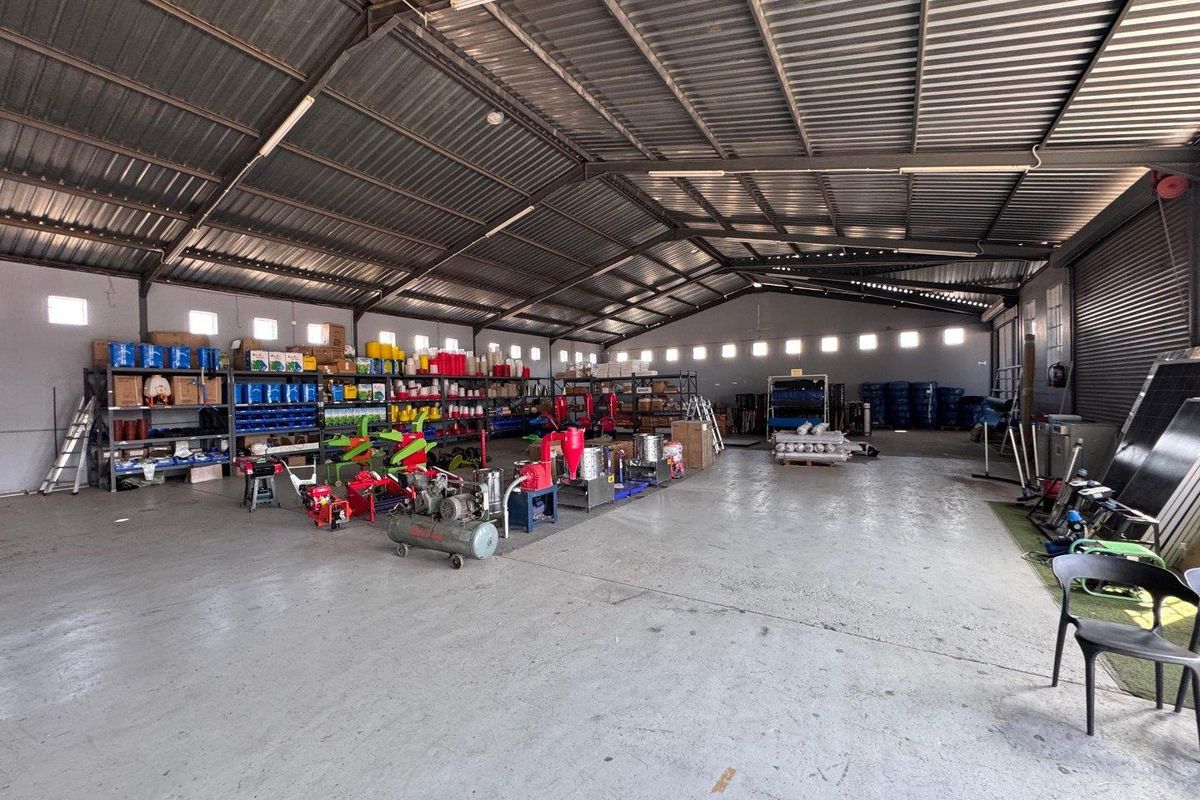 Warehouse To Let In Northern Industrial - Photo 2