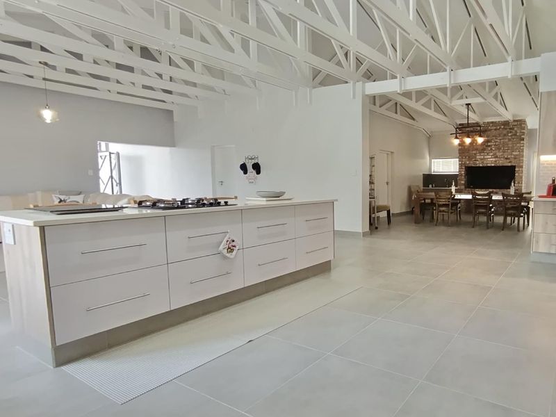 NEAT AND SPACIOUS FAMILY HOME - Photo 5