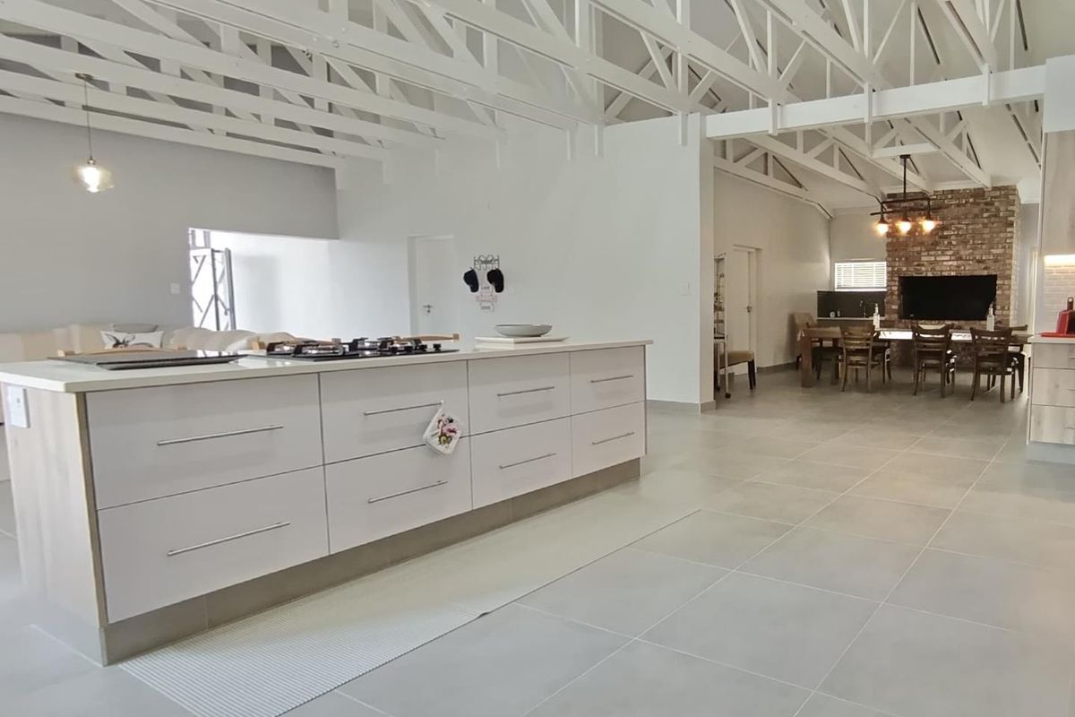 NEAT AND SPACIOUS FAMILY HOME - Photo 5