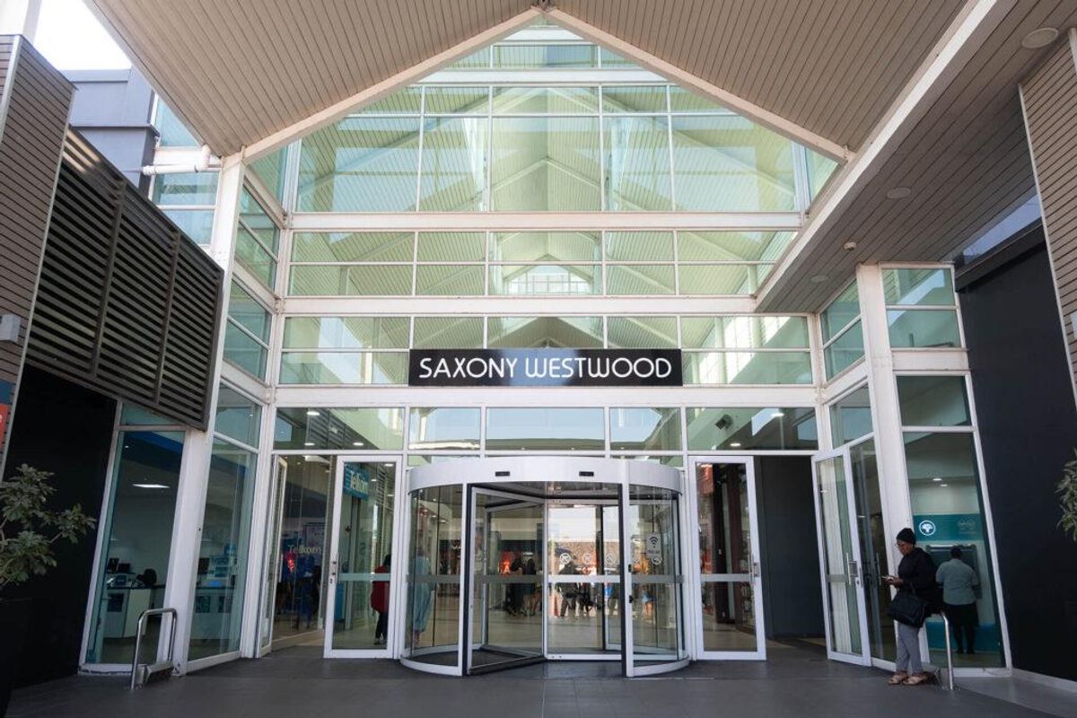 **Prime Retail Space Available in High-Traffic Mall with Unmatched Visibility** - Photo 2