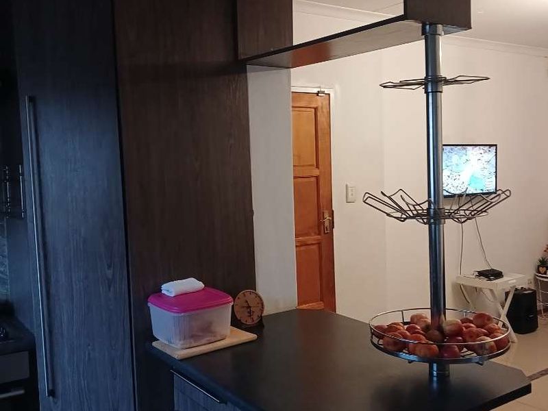 Move- in ready - Photo 8