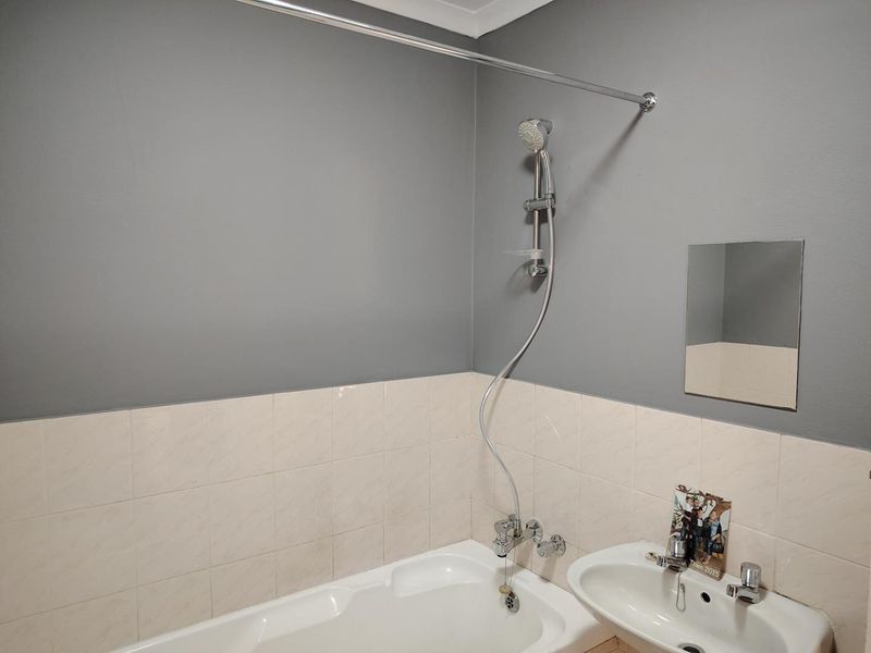 Two bedroom apartment For Rent in Brackenfell - Photo 7