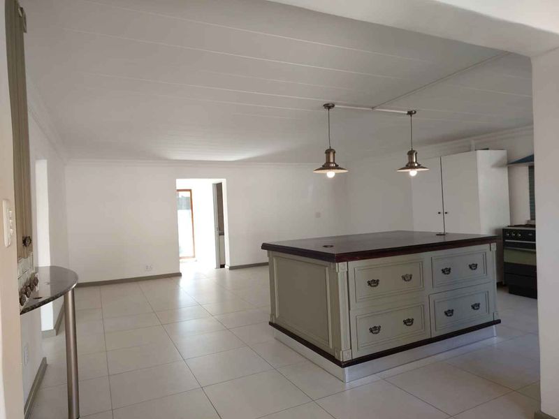 2 BEDROOM COTTAGE TO RENT NEAR BEVERLEY GARDENS - Photo 3