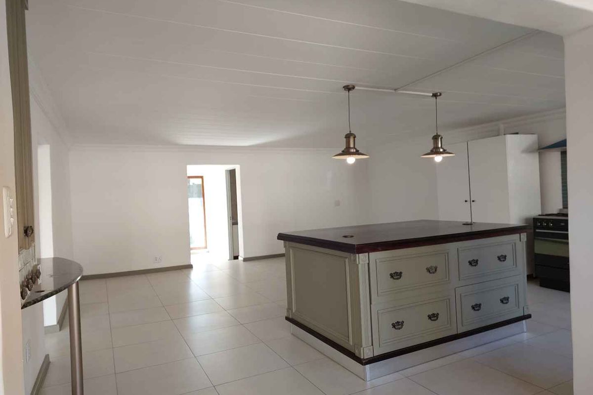 2 BEDROOM COTTAGE TO RENT NEAR BEVERLEY GARDENS - Photo 3