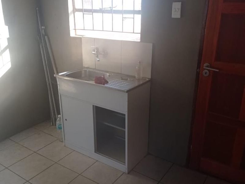 4 bedrooms house for sale in Soshanguve SS - Photo 4
