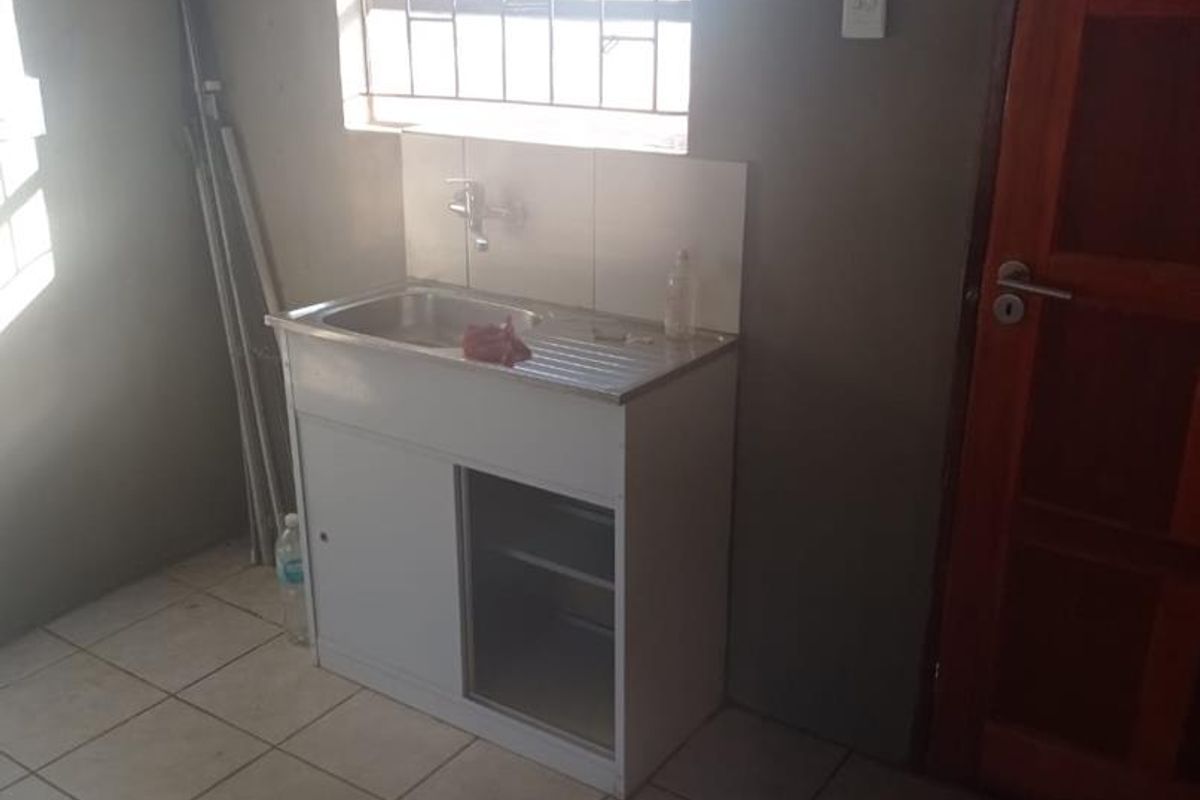 4 bedrooms house for sale in Soshanguve SS - Photo 4