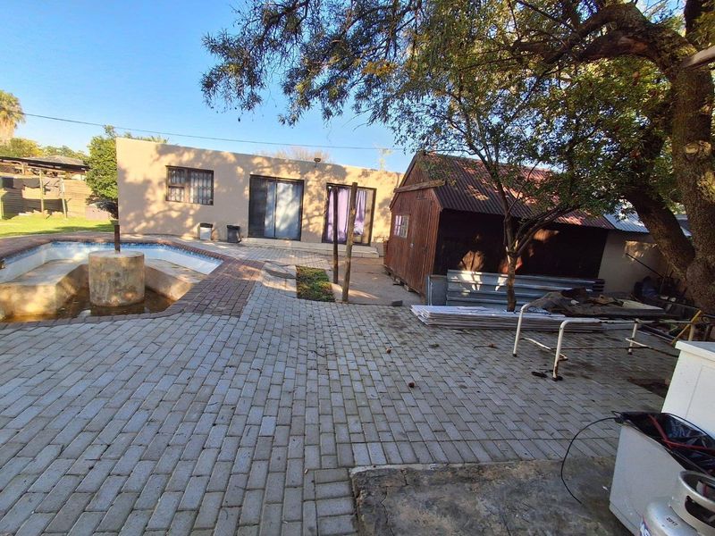 Profitable Business Opportunity: Guest House for Sale with Long Term Contracts - Photo 10