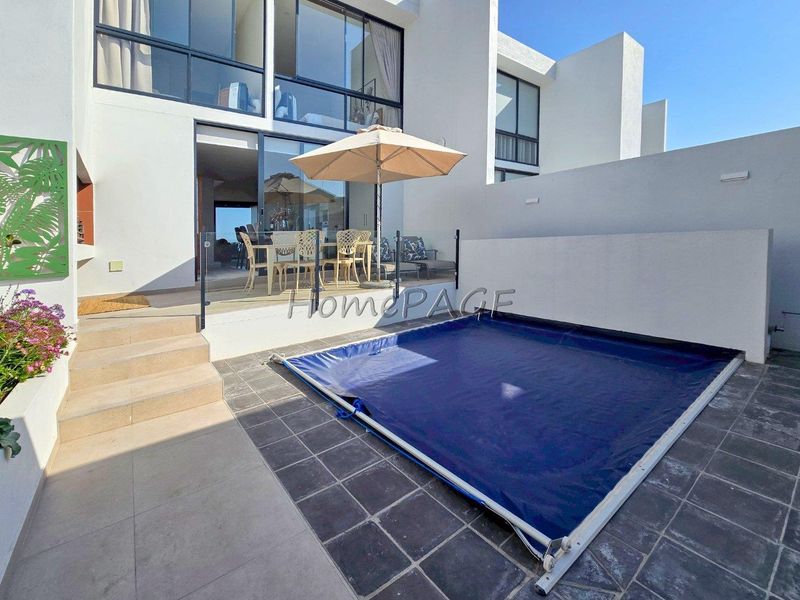 Dolphin Beach, Walvis Bay:  VIRTUALLY BRAND NEW 4 BEDR unit in Oceans is for Sale - Photo 2
