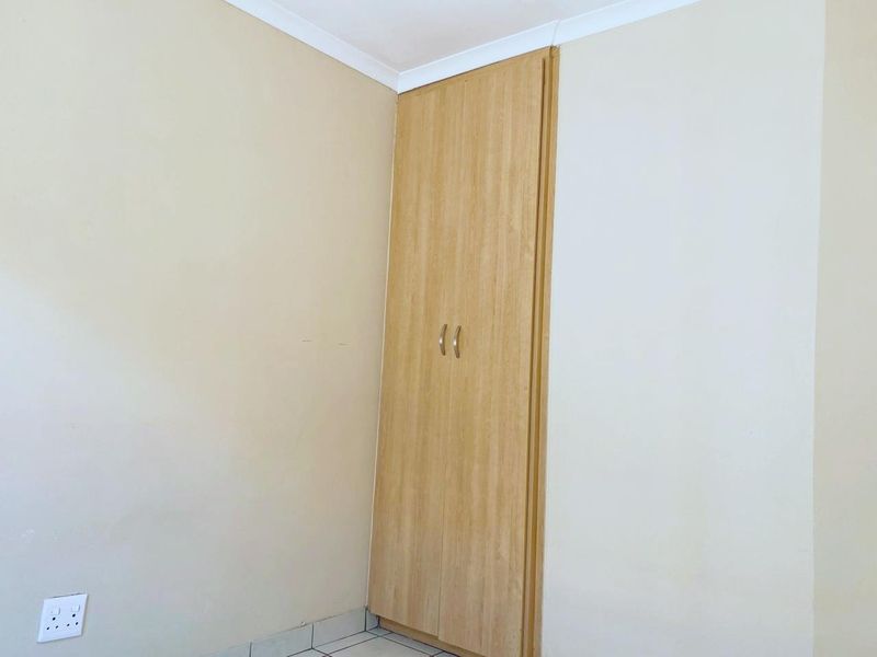 Investment Opportunity : 2 Bedroom Flat for Sale in Kempton Park!! - Photo 7