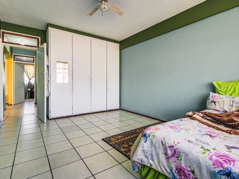 PRICED TO GO! 5 TH FLOOR UNIT - Photo 10