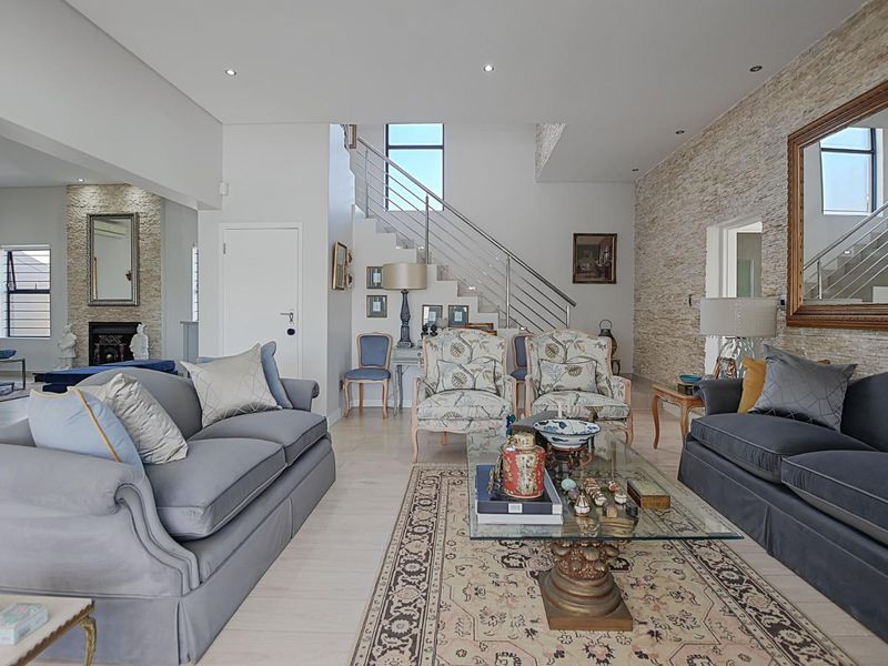 The Diamond in the Crown - Photo 5