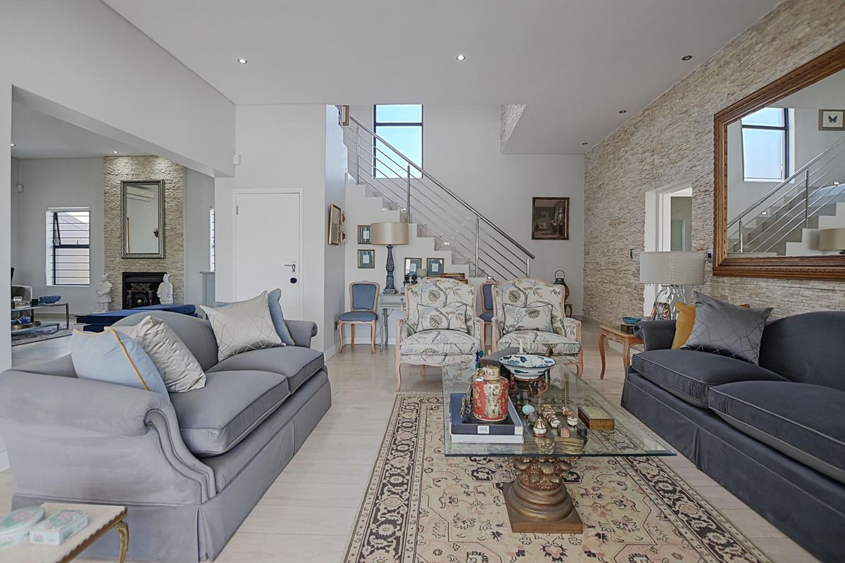 The Diamond in the Crown - Photo 5