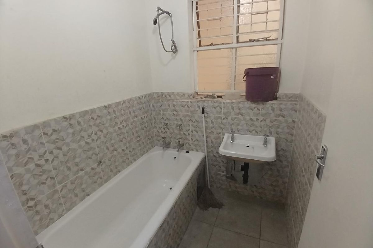Room to rent in Arcadia - Photo 5