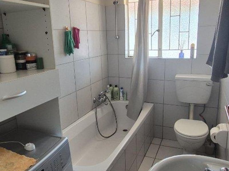 FOR SALE SPACIOUS 2 BEDROOM UNIT IN EROS - Photo 6