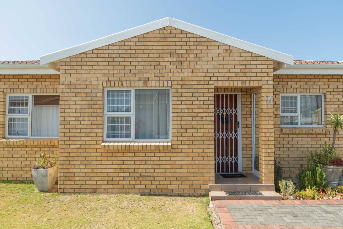 Charming and Low Maintenance - Photo 2