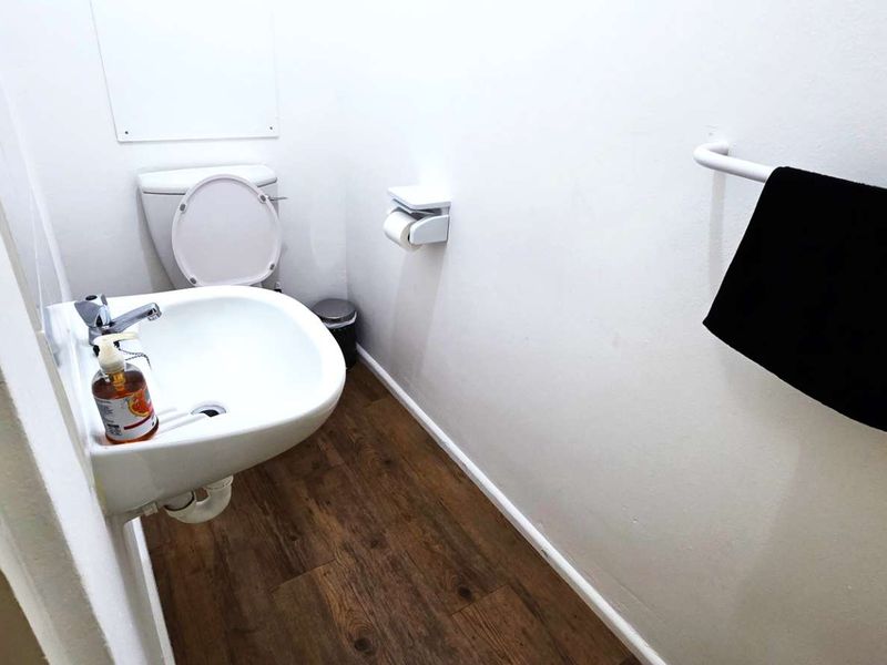 Ground Floor Office in Excellent Condition - Photo 10