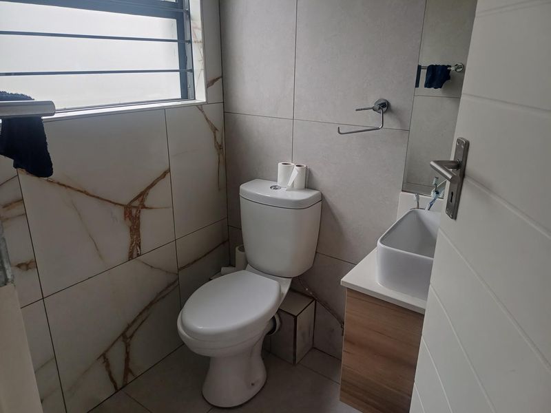 Modern Ground Floor Townhouse with Private Garden and Built-in Braai - Photo 3