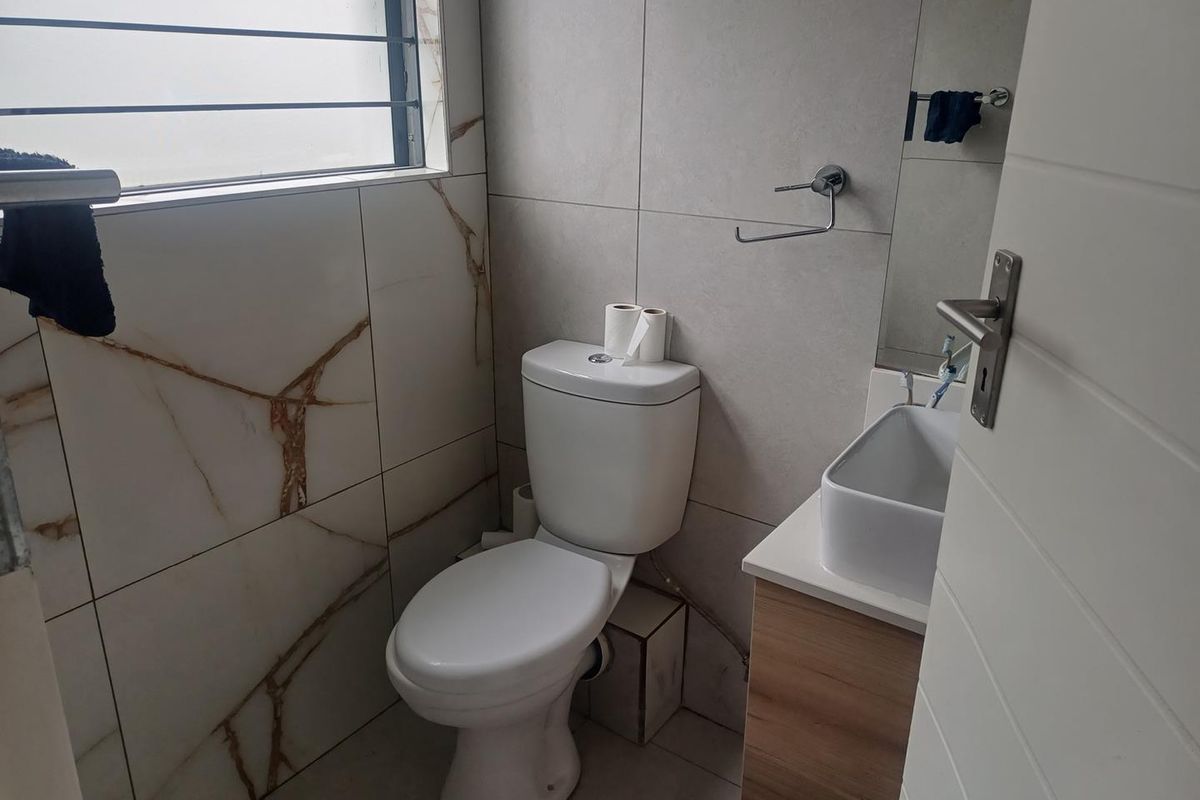 Modern Ground Floor Townhouse with Private Garden and Built-in Braai - Photo 3