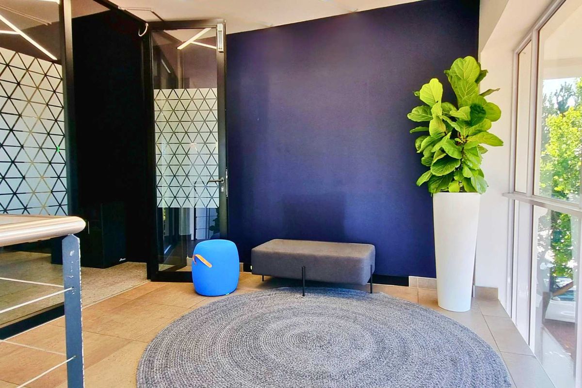 Stand-alone HQ ±992 m2. Fibre, generator + backup water, ±50 bays. R185/m2 (Gross). Avail. 1 Feb 2026. - Photo 5