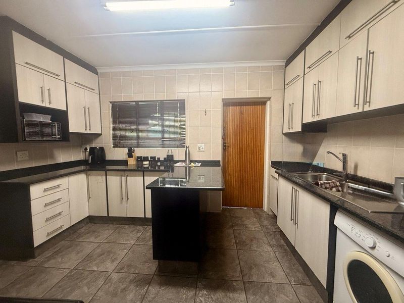 3 Bedroom Townhouse for Sale in Vryheid - Photo 7