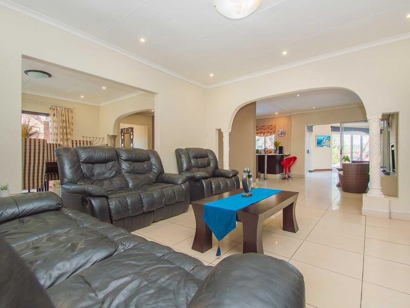 Elevate Your Lifestyle with This Stunning Family Residence - Photo 8