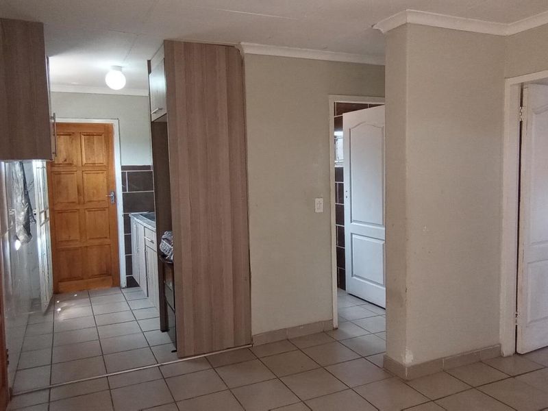 2 Bed House FOR SALE in Moleleki Ext 3 - Photo 4