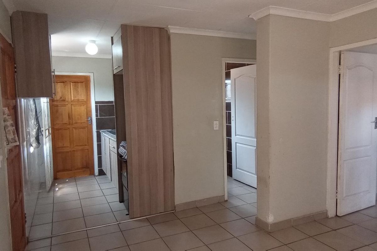2 Bed House FOR SALE in Moleleki Ext 3 - Photo 4