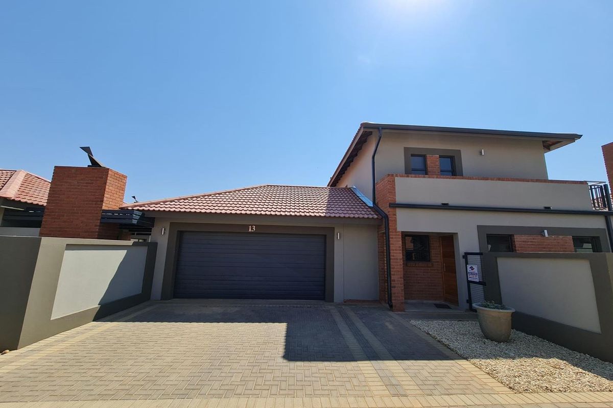 New Development - Modern Double-Storey Townhouses - SPECIAL! - Photo 2