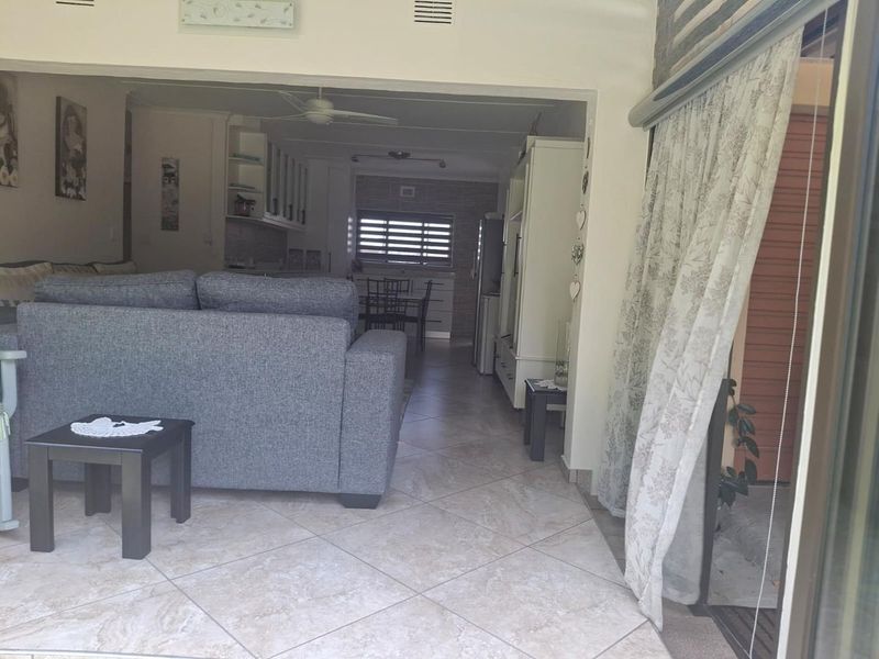 Modern Coastal Living in Villa Relax 2, Margate - Photo 7